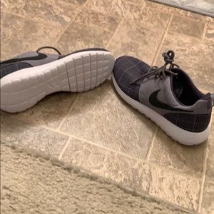 Nike Shoes - Nike rosche Nike Shoes - Nike rosche